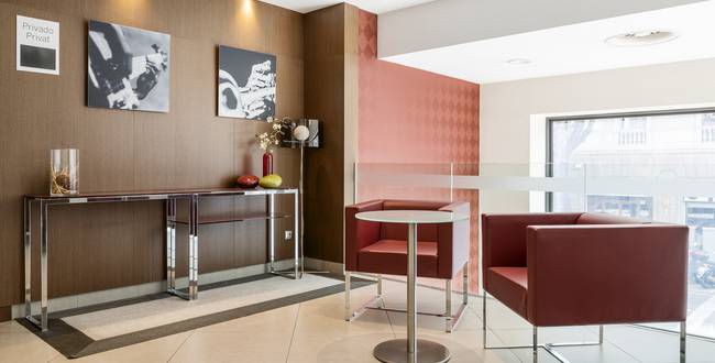 Recepção hotel ilunion auditori barcelona Recepção hotel ilunion auditori barcelona